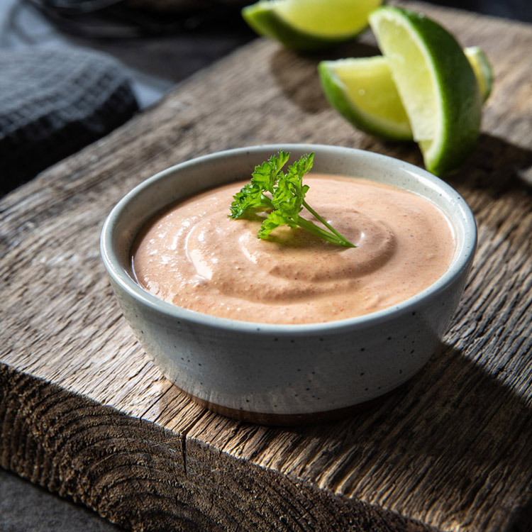 Southwestern Chipotle Dip Rezept mit scharfer Sauce Making Of 